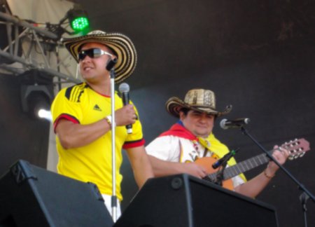 Singer-and-Guitarist-Colombian-Festival